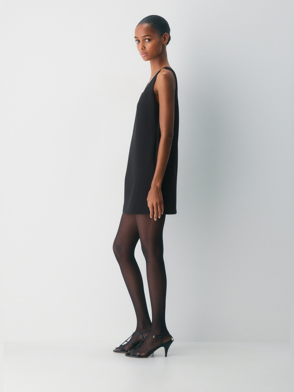 Aritzia Babaton V neck Dress